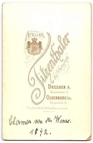 Fotografie F. Titzenthaler, Oldenburg i. O., junger Knabe Clamor von der Wense im Kleidchen, niedersächs. Adel, 1892