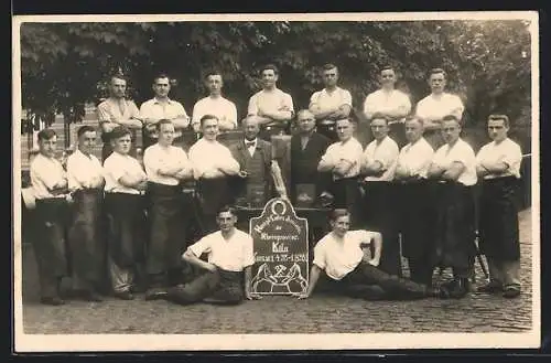 Foto-AK Köln, Haupt-Lehrschmiede der Rheinprovinz Köln, Kurs v. 1933, Gruppenfoto