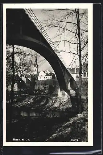 AK Horn /N.-Oe., Uferpartie mit Kirche und Brücke