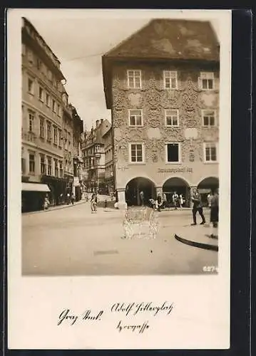 AK Graz, platz, Strassenpartie mit Passanten