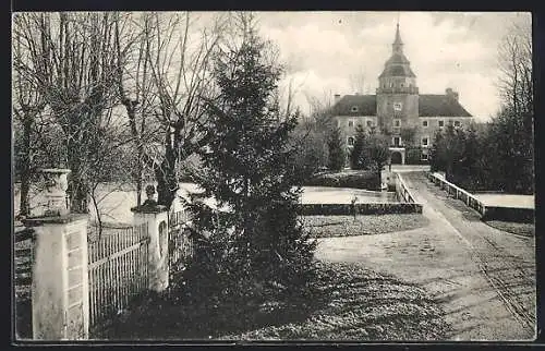 AK Hollabrunn /N.-Ö., Schloss Sonnberg mit Brücken-Zufahrt