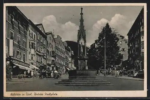AK Kufstein in Tirol, Unterer Stadtplatz mit Brunnendenkmal
