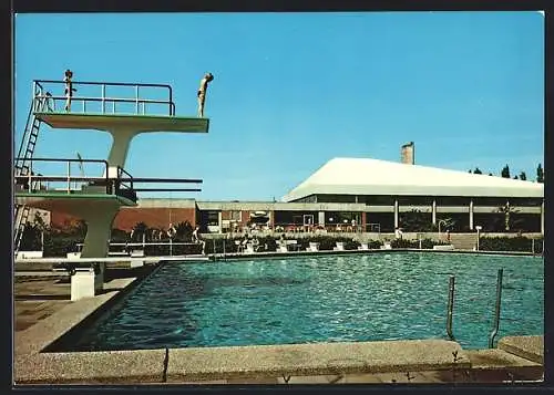 AK Burgdorf / Hannover, Kind auf dem Sprungturm im Schwimmbad