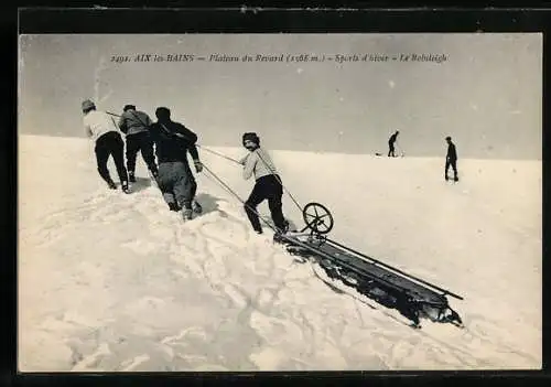 AK Aix-les-Bains, Plateau du Revard, Sports d`hiver, Le Bobsleigh, Vier Männer ziehen einen Schlitten
