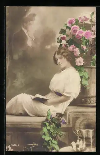 Foto-AK Junge Dame denkt an den Geliebten
