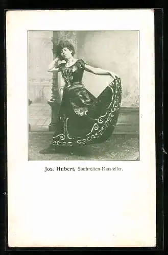 AK Jos. Hubert, Soubretten-Darsteller, im Bühnenkostüm