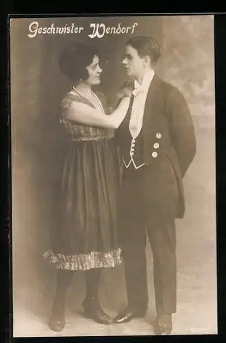 AK Varietekünstler Geschwister Wendorf, Portrait