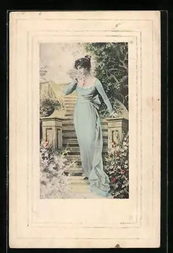 AK Eine junge Frau im langen blauen Kleid am Fuss einer Treppe, Jugendstil