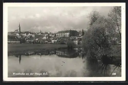 AK Waidhofen an der Thaya, Stadtansicht mit Uferpartie