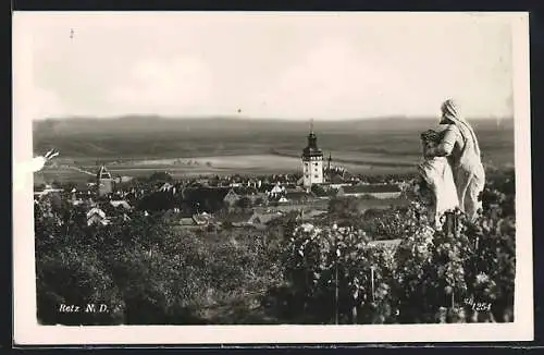 AK Retz /N. D., Blick vom Weinberg auf den Ort