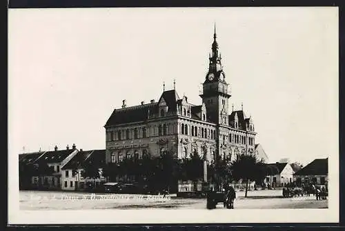 AK Laa a. d. Thaya, Stadtplatz mit Rathaus