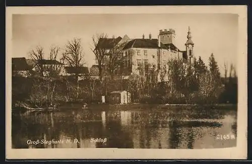 AK Gross-Siegharts /N. D., Uferpartie mit Blick auf das Schloss