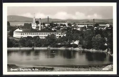 AK Gross-Siegharts /N. Oe., Teilansicht mit Uferpartie