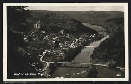 AK Hardegg a. d. Thaya, Ortsansicht mit Burg aus der Vogelschau