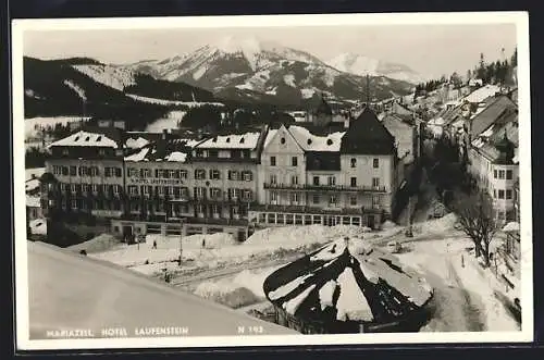 AK Mariazell, Hotel Laufenstein im Winter, von oben gesehen