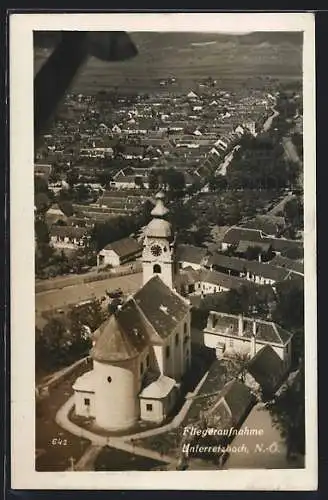 AK Unterretzbach /N.-Ö., Ortsansicht mit Kirche, Fliegeraufnahme