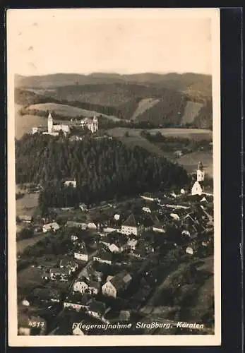 AK Strassburg /Kärnten, Ortsansicht mit Blick ins Land vom Flugzeug aus