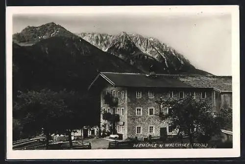 AK Walchsee /Tirol, Der Gasthof Seemühle gegen die Berge