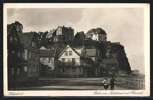 AK Helgoland, Strassen- und Häuserpartie am Nordstrand mit Felseneck