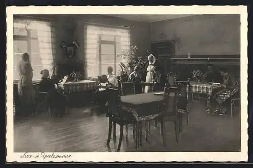 AK Misburg, Elfriede-Colshorn-Heim des R. Kr., Lese- und Spielzimmer, mit Schwester
