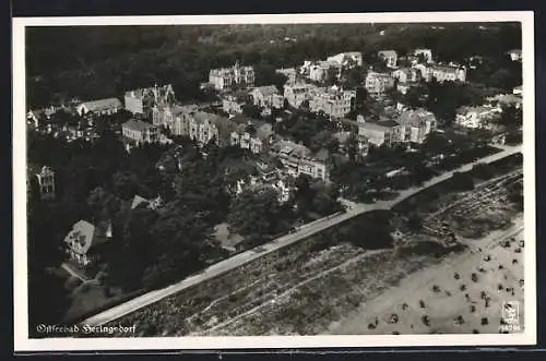 AK Heringsdorf / Ostseebad, Strand mit Ortsansicht vom Flugzeug aus, Fliegeraufnahme
