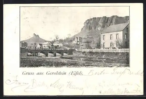 AK Gerolstein /Eifel, Ortsansicht mit der Kyllbrücke und den Gerolsteiner Dolomiten