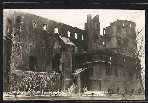 AK Stuttgart, Die Ruine des alten Schlosses nach dem Brand
