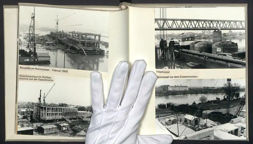 Fotoalbum mit 36 Fotografien, Ansicht Mainz, Bau des Wasserwerk Petersaue 1958, Taucher, Hochwasser, Boelckestrasse 0