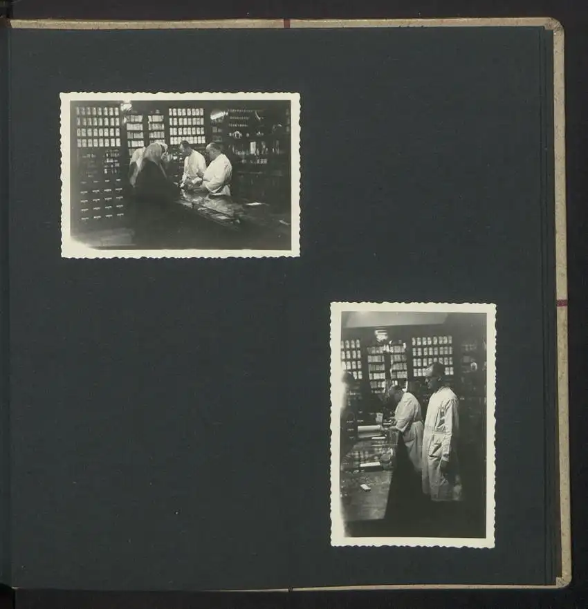 Fotoalbum mit 74 Fotografien, Ansicht Dessau-Rosslau, Apotheke und Heilpflanzenanbau Dr. Luxat, Innenansicht, Medikamente 33