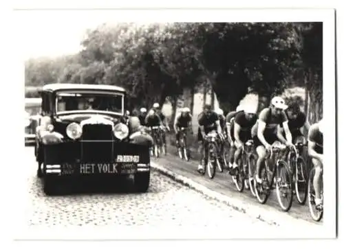 Fotografie Fahrrad-Rennen in Belgien, Presse-Auto der Zeitung Het Volk