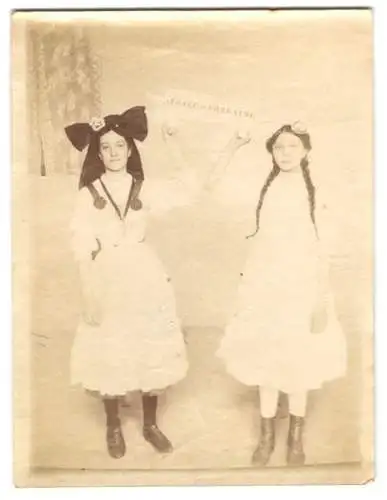 Fotografie Mädchen aus Elsass-Lothringen in Tracht