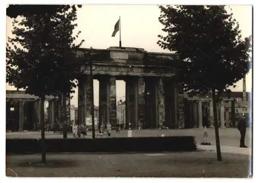 Fotografie unbekannter Fotograf, Ansicht Berlin, Brandenburger Tor ohne Quadriga, Pariser Platz