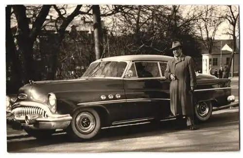 Fotografie Auto Buick Roadmaster, US-Car, Fahrer nebst Limousine