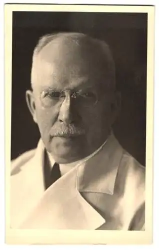 Fotografie Portrait Dr. Roncke, Leitender Arzt der Charite in Berlin