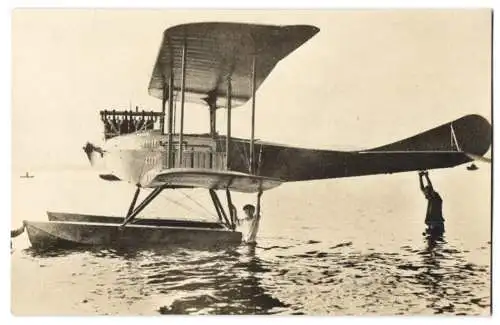 Fotografie 1.WK, Wasserflugzeug der Deutschen Luftstreitkräfte & (Bodenpersonal)