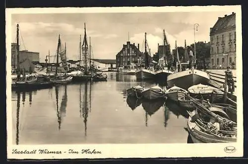 AK Wismar, Fischerboote im Hafen