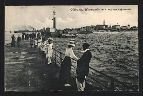 AK Warnemünde, Auf der Aussenmole