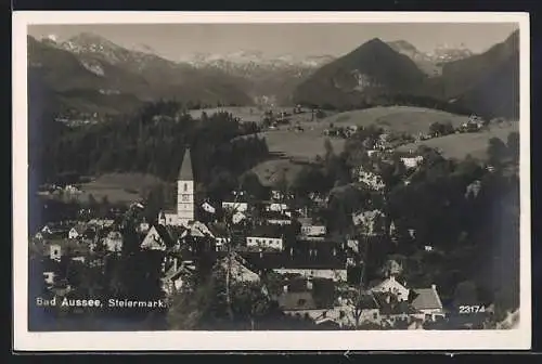 AK Bad Aussee /Steiermark, Ortsansicht vor Berglandschaft