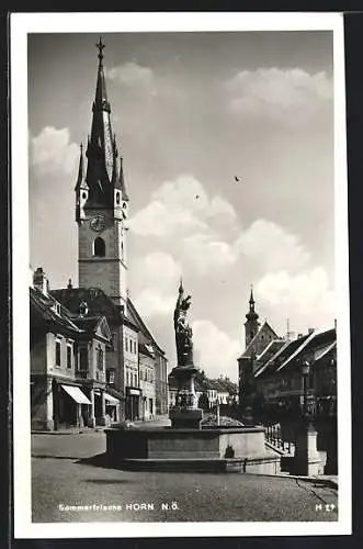 AK Horn /N. Ö., Hauptplatz mit Brunnen