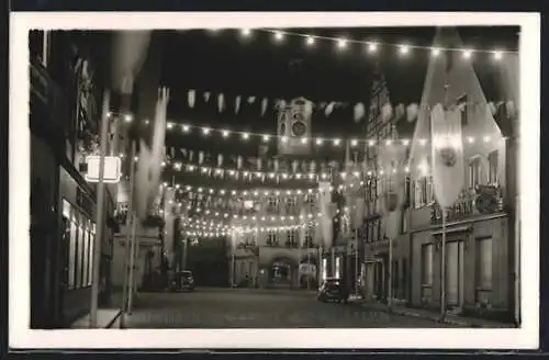 AK Aalen, Bundesliederfest 1952, Strassenpartie mit Leuchtgirlanden und Fahne