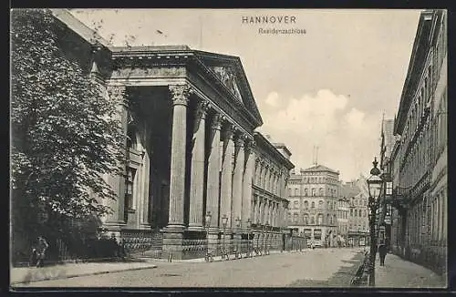 AK Hannover, Residenzschloss mit Strasse