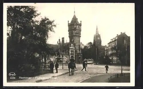 AK Hannover, Flusswasserkunst mit Strassenbahn