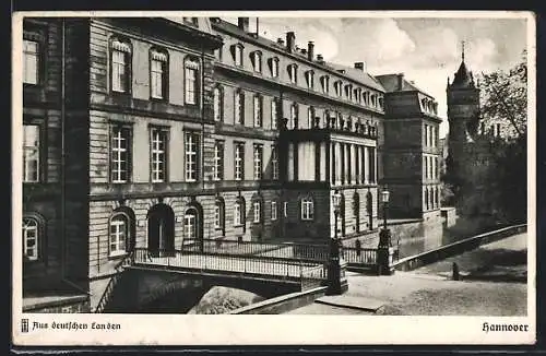 AK Hannover, Brückenpartie mit Gebäude und Turm