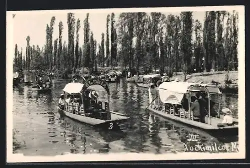 AK Xochimilco, Bootscorso mit festlich geschmückten Booten