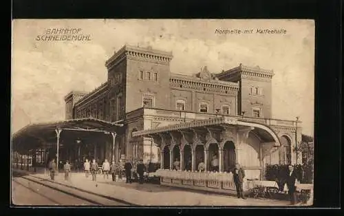 AK Schneidemühl, Nordseite vom Bahnhof mit Kaffeehalle