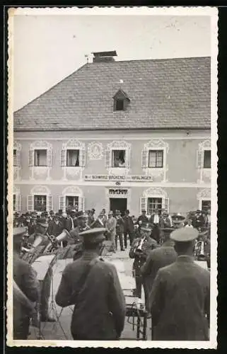 AK Reichenau, Blechbläser-Militärkonzert vor der Bäckerei Schwarz-Haslinger