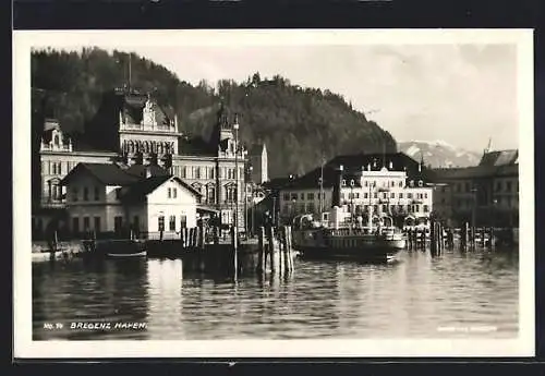 AK Bregenz, Dampfer an der Anlegestelle des Hafens