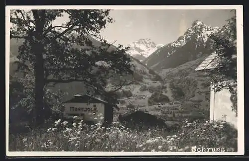 AK Schruns, Gebäude mit Bergblick