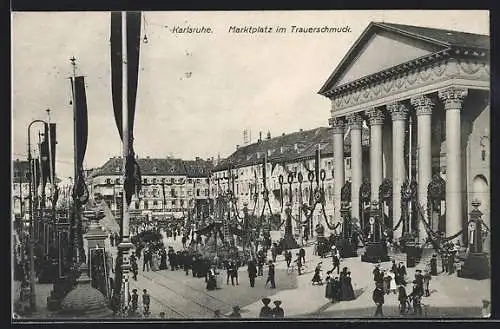 AK Karlsruhe, Marktplatz im Trauerschmuck