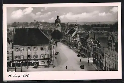 AK Erding /Obb., Teilansicht aus der Vogelschau mit Kirche und Eisenwaren- und Kohlenhandlung